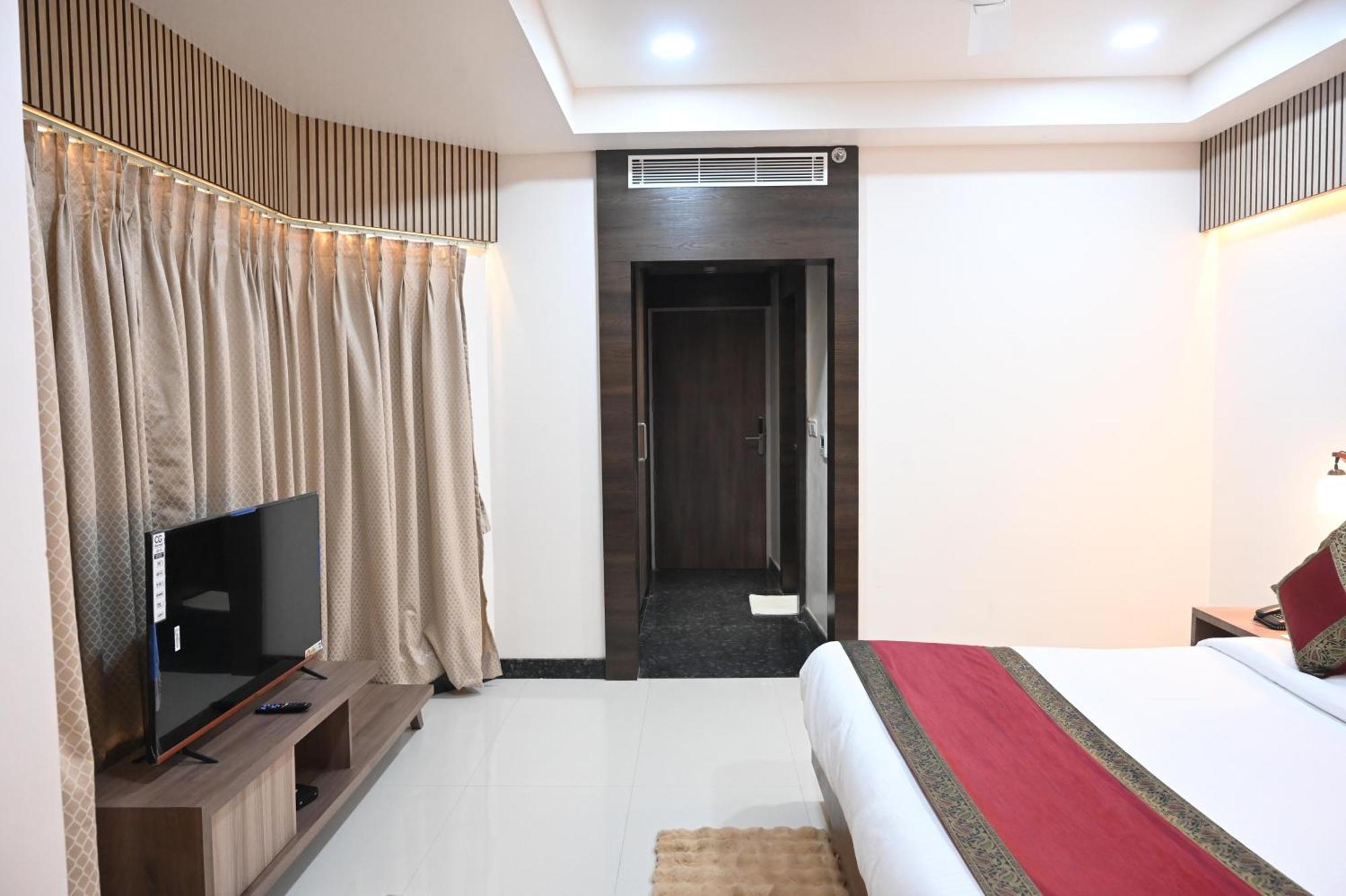 Hotel Sainik Grand Varanasi Dış mekan fotoğraf