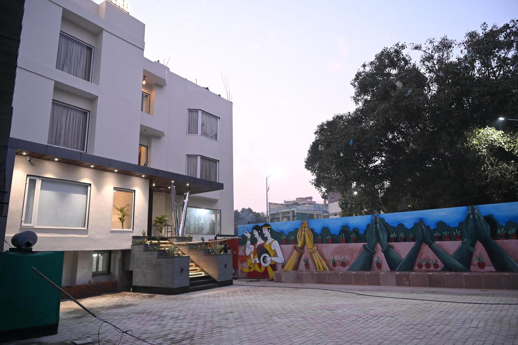 Hotel Sainik Grand Varanasi Dış mekan fotoğraf