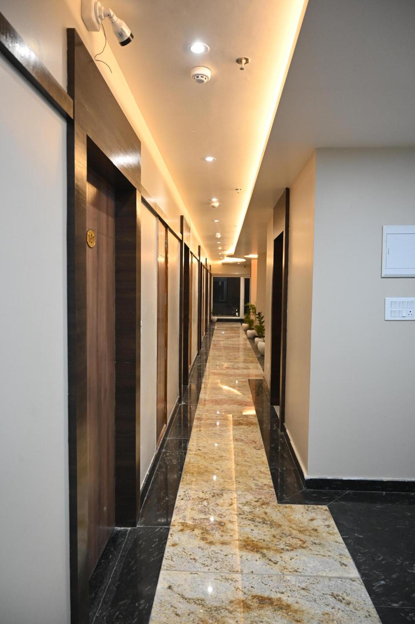 Hotel Sainik Grand Varanasi Dış mekan fotoğraf