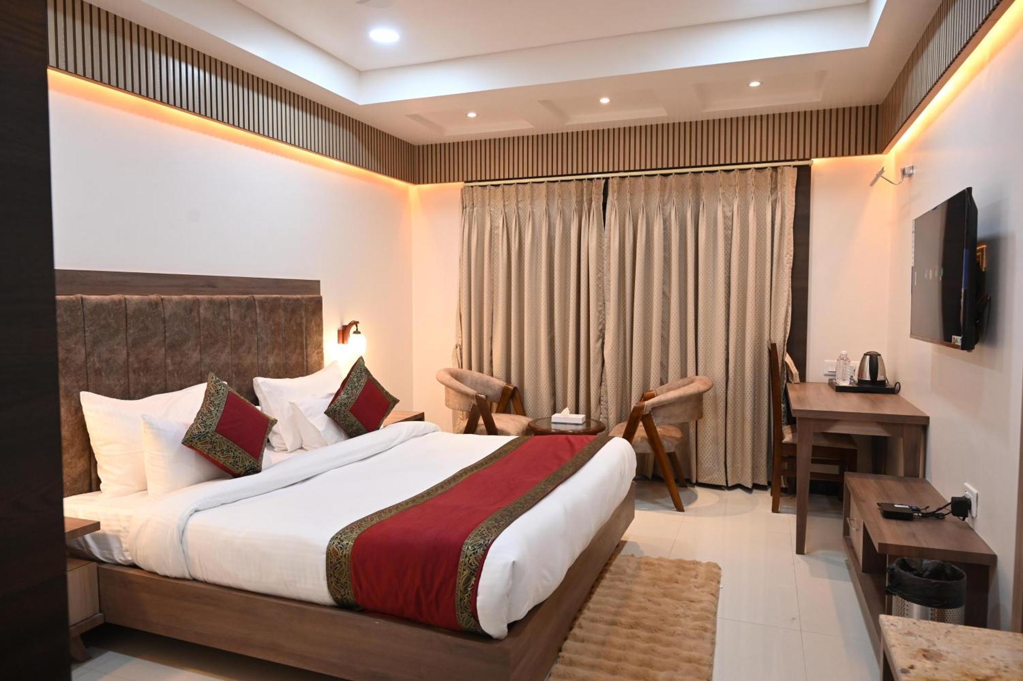 Hotel Sainik Grand Varanasi Dış mekan fotoğraf