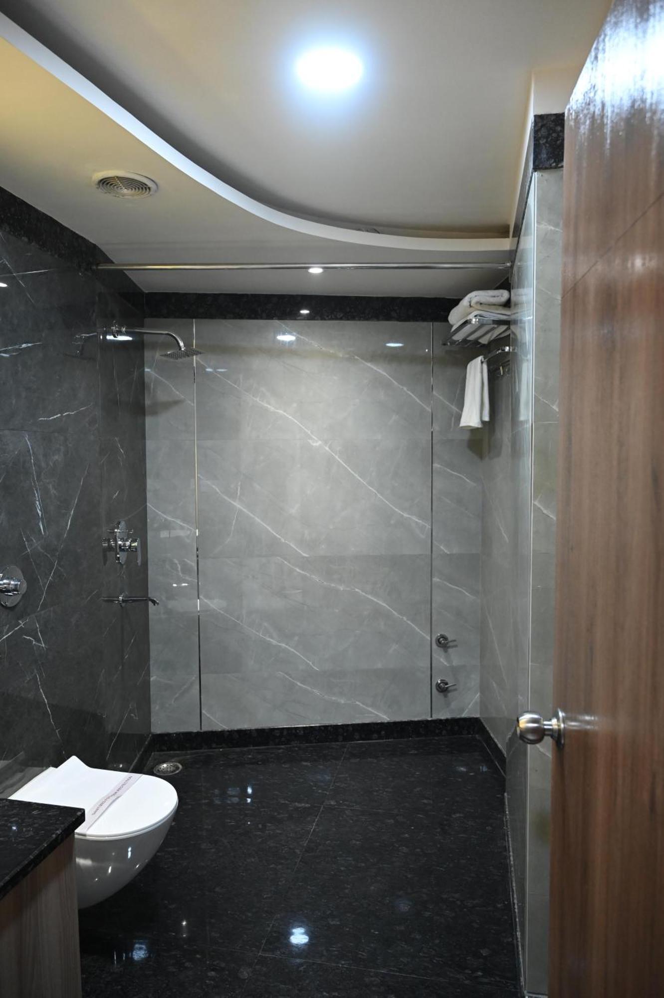 Hotel Sainik Grand Varanasi Dış mekan fotoğraf