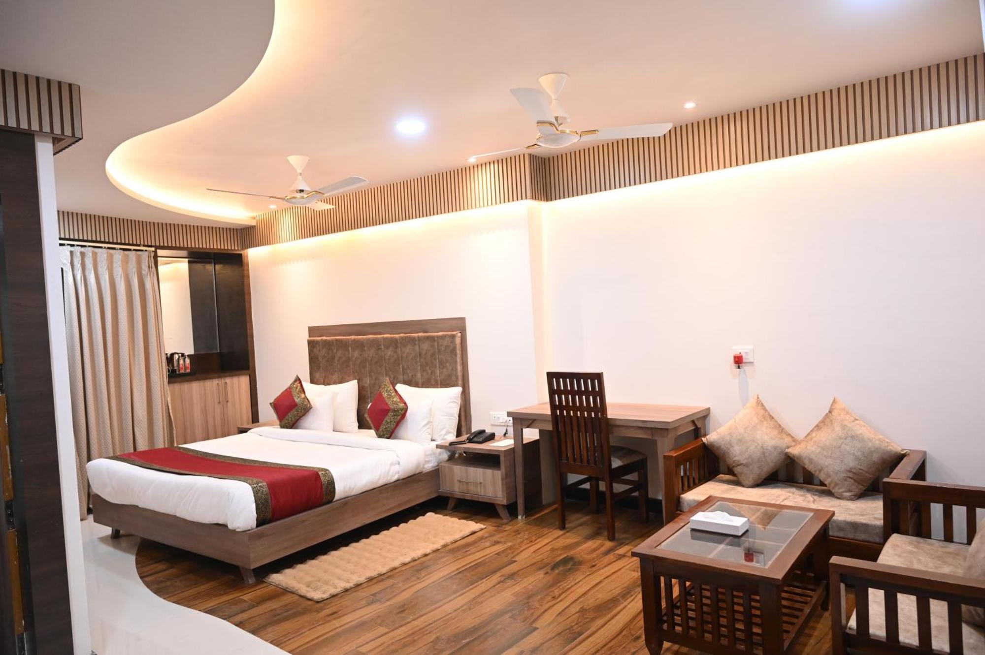 Hotel Sainik Grand Varanasi Dış mekan fotoğraf