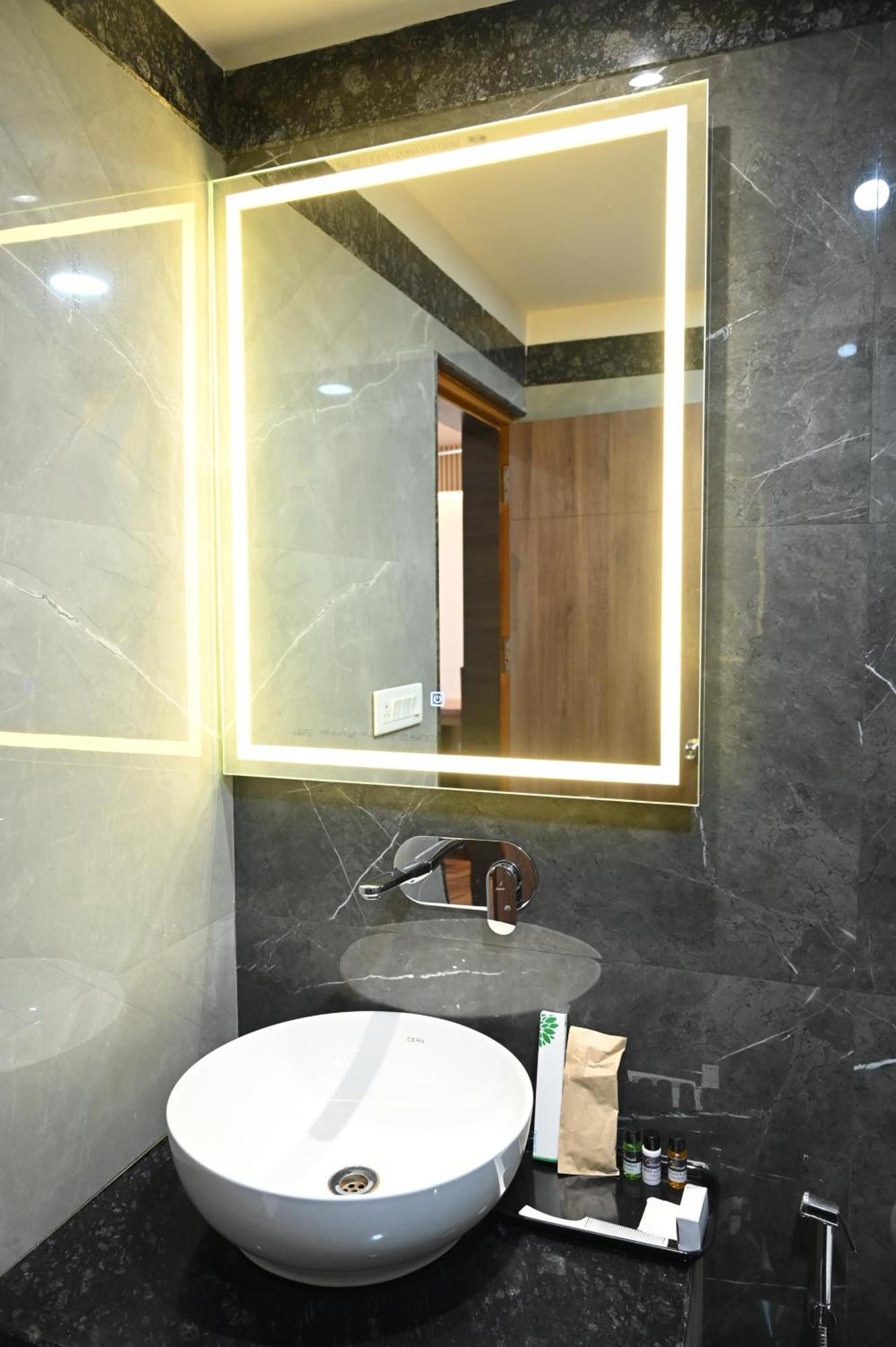 Hotel Sainik Grand Varanasi Dış mekan fotoğraf