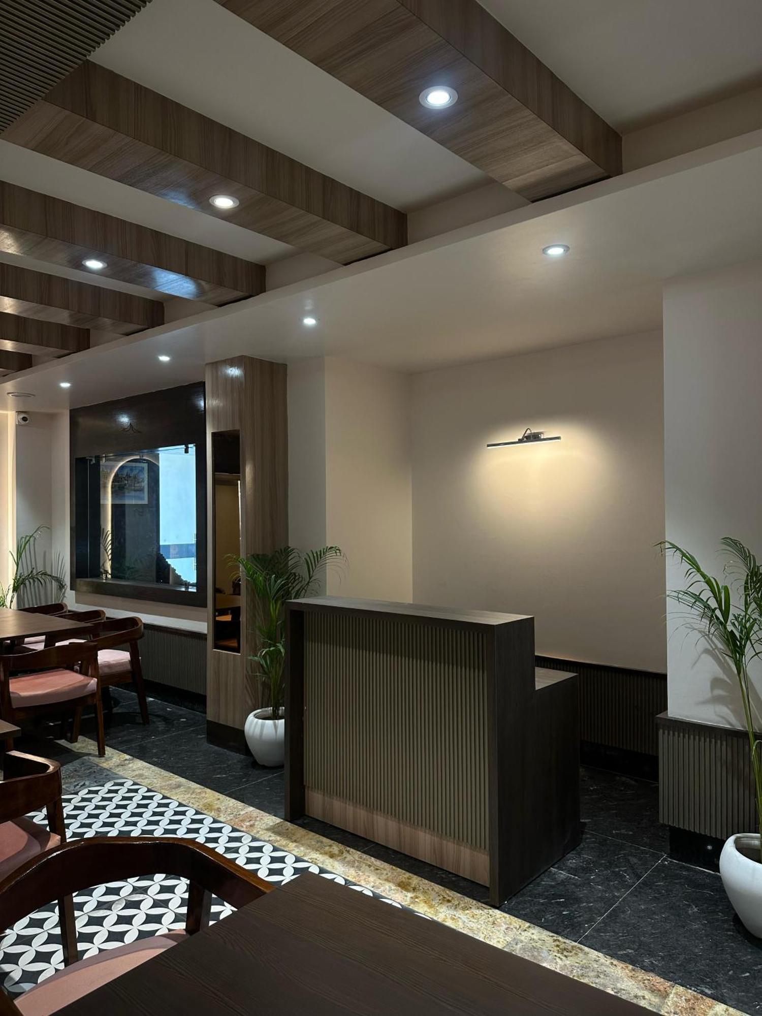 Hotel Sainik Grand Varanasi Dış mekan fotoğraf